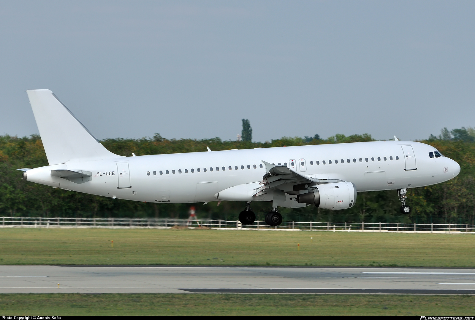 YL-LCE-HOLIDAYS-Czech-Airlines-Airbus-A320-200_PlanespottersNet_295942
